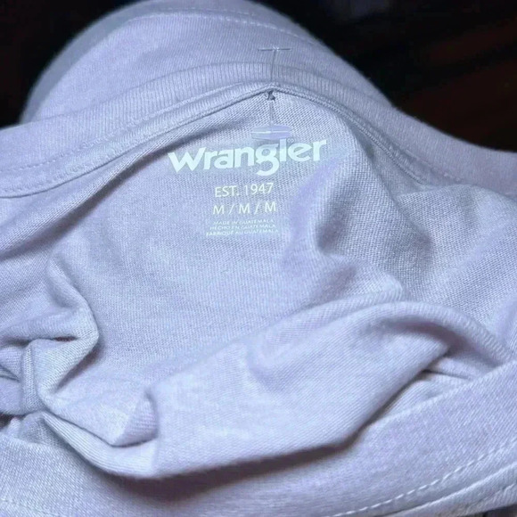 WRANGLER TOP SZ M GRAPHIC NWT WITH FLAW DUE TO TAG! See picture lavender - Picture 7 of 7